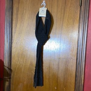 Britt’s Knits pull through scarf -NWT